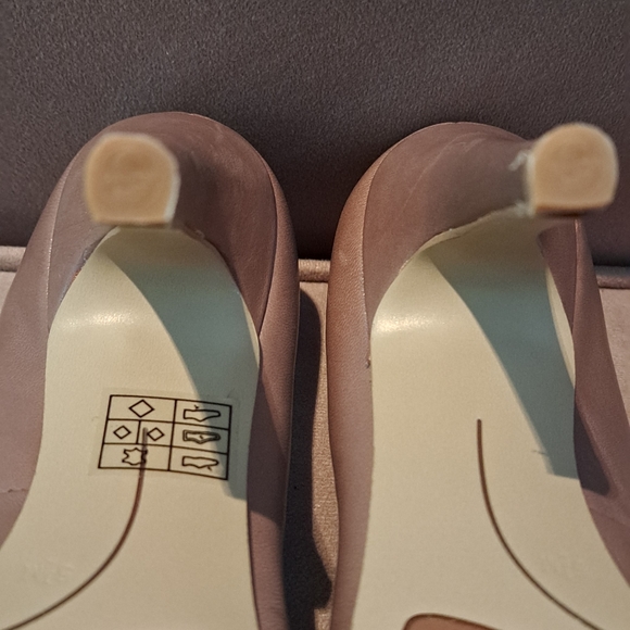 Nine West "NWPURSUITED" Size 5.5 Tan Peep Toe High Heels, EUC with TOPY soles - Picture 5 of 9